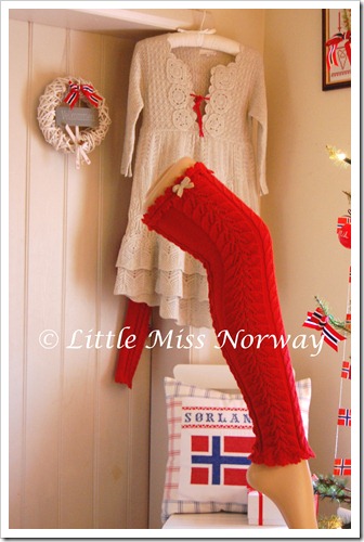 RED VM JUL LEGWARMERS3