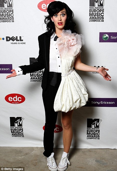 [article-1083681-0262C8FB000005DC-83_468x683%255B4%255D.jpg]