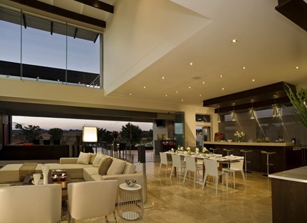 Casa de lujo contemporánea joc blue hills combina elegancia y ...
