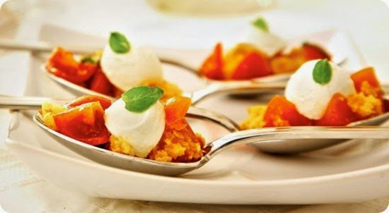 Mozzarelline su crema di panzanella Mozzarelline su crema di panzanella