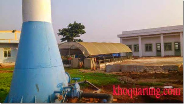 Giàn máy xử lí nước đưa lên tháp Giàn máy xử lí nước đưa lên tháp