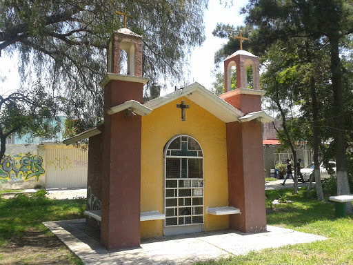 Pequeña capilla Izcalli Jardines