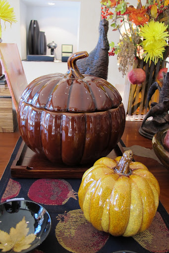 Ooh the soup tureen would go perfectly on my dining table.