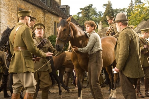 war-horse-movie-image-jeremy-irvine-05-600x399