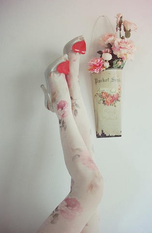 [cute-florals-flowers-tights-white-Favim.com-163953%255B3%255D.jpg]