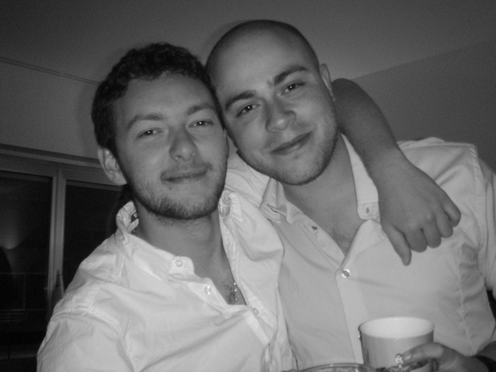 [25deabril%2520-%2520Niver%2520de%2520Hugo%2520e%2520Marcelo%2520018%255B6%255D.jpg]