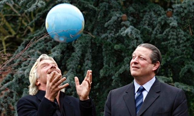 Richard Branson, left, with former US vice-president Al Gore, in London, UK. Photo: Kieran Doherty / Reuters