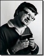 Kim Peek, yang riwayat hidupnya diangkat dalam film Rain Man dan diperankan Dustin Hoffman. Dia mampu mengingat detil isi sekitar 12,000 buku yang pernah ia baca. Saat membaca, mata kirinya membaca halaman kiri, mata kanannya membaca halaman kanan. Dua halaman bisa selesai dalam 3 detik.