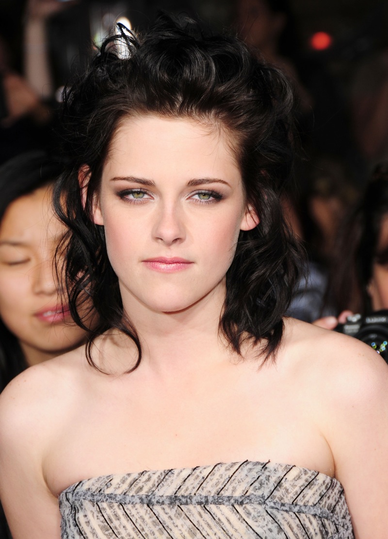 44572-kristen-stewart-2009-11-16-the-twilight-saga.jpg Kristen Stewart