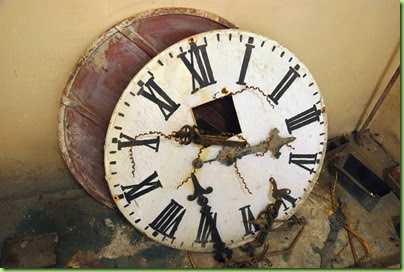 20120416-broken-clock.jpg.644x0_q100_crop-smart