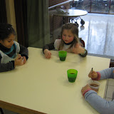 bezoek rusthuis kleuters 080.JPG