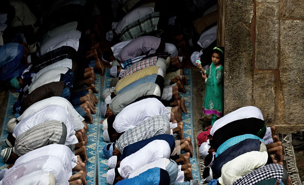 مظاهر عيد الفطر المبارك لعام 2013  فى العالم 