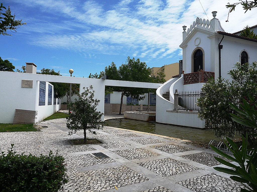 [18.%2520Pra%25C3%25A7a%2520do%2520municipio%2520-%2520%2520Mira-%2520Gl%25C3%25B3ria%2520Ishizaka%255B9%255D.jpg]