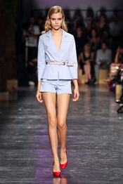 Cacharel-SPRING-2012-RTW-podium-006_runway