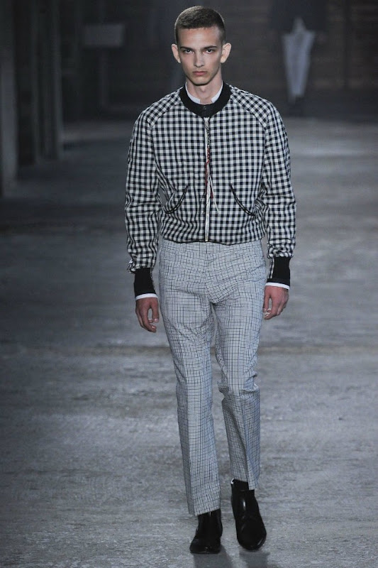 Milan Fashion Week Primavera 2012 - Alexander McQueen (33)