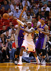 lebron james nba 121105 mia vs phx 08 King James wears 5 Colorways of Nike LeBron X in 6 Games