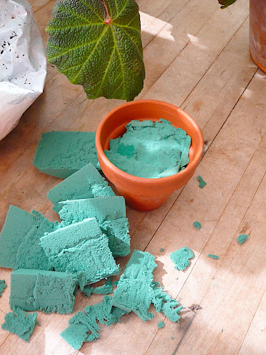 It's flipped over and inserted into the pot. I kinda wedged it in, so the top isn't exactly beautiful, but it does work. This pot goes into a bucket of water to soak thoroughly.