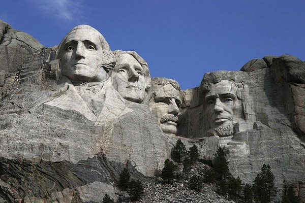 [800px-Dean_Franklin_-_06.04.03_Mount_Rushmore_Monument_by-sa-3_new%255B3%255D.jpg]