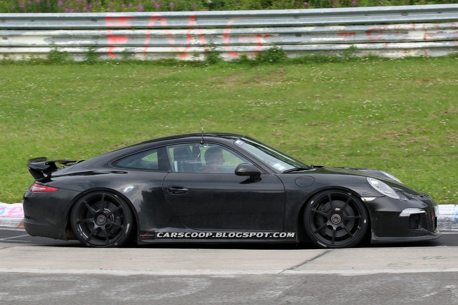 [New-Porsche-911-GT3-2013-04%255B7%255D.jpg]
