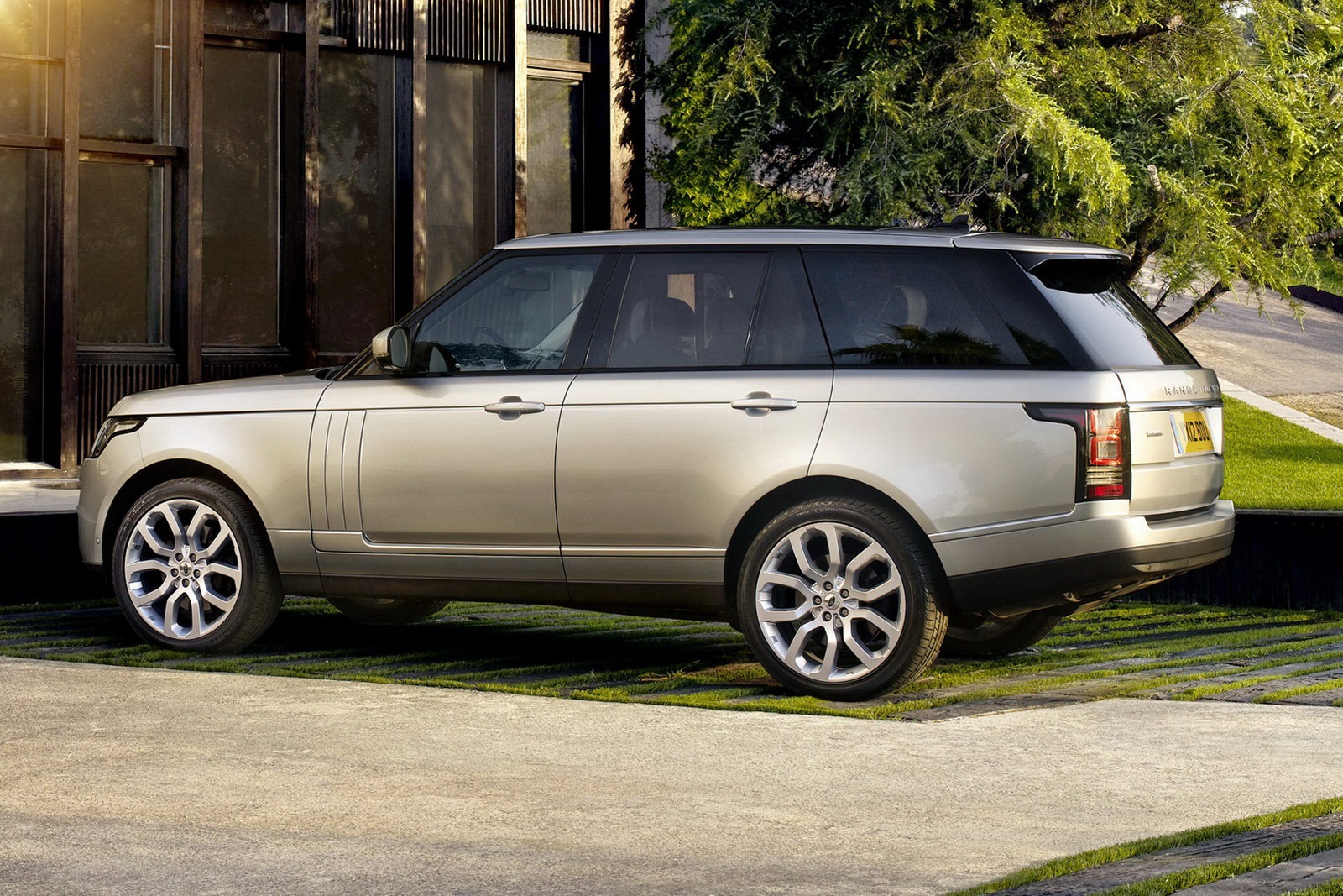 [2013-range-rover-suv-36%255B2%255D.jpg]