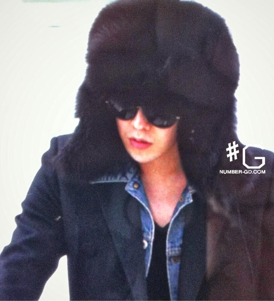 Big Bang - Gimpo Airport - 18nov2013 - G-Dragon - Fan - Number G - 01.jpg