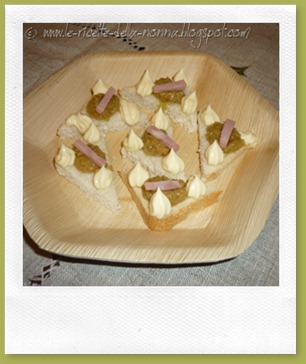 Tartine con patè d'olive, mortadella e maionese (1)