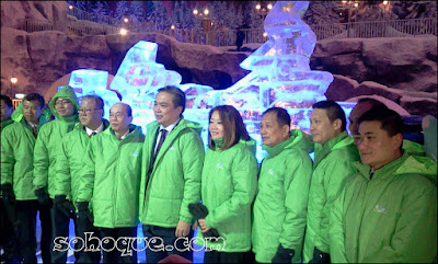 pengurusan resort world genting sedang berposing 2013-01-23 11.30.03.jpg