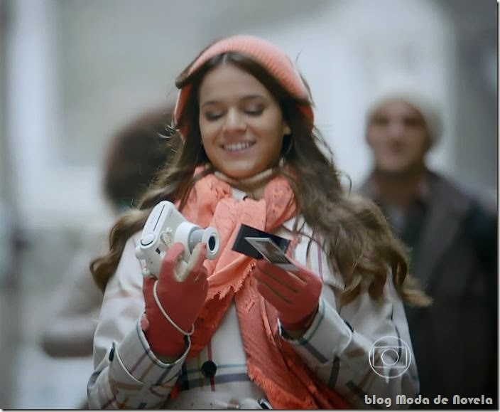 moda da novela em família - câmera fotográfica instantânea da luiza capítulo 11 de fevereiro de 2014 moda da novela em família - câmera fotográfica instantânea da luiza capítulo 11 de fevereiro de 2014