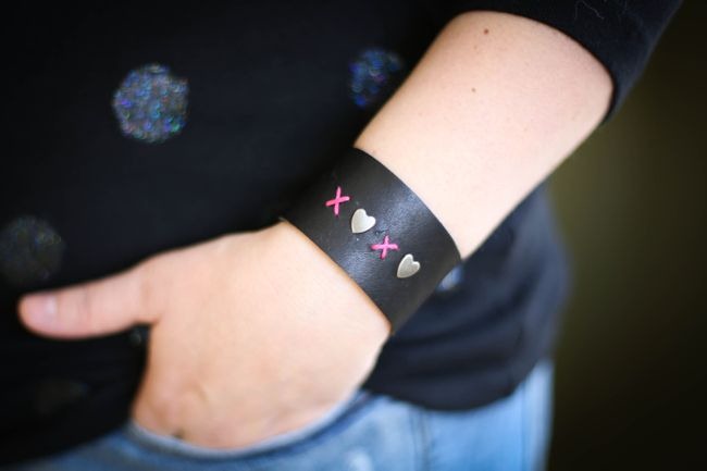[leather%2520bracelet%2520tutorial%255B3%255D.jpg]