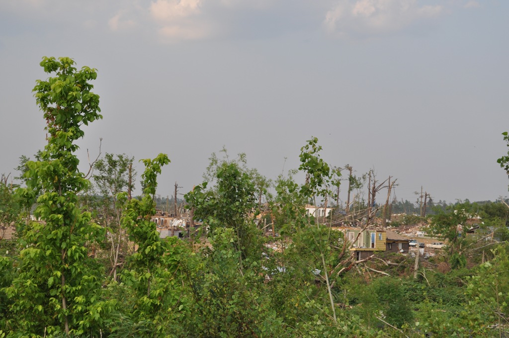 [06-08-11-tornado-damage-in-Birmingha%255B35%255D.jpg]