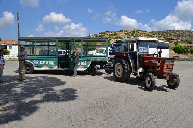 [Aphrodisias%2520Tractor%2520Taxi%2520to%2520site%255B1%255D.jpg]