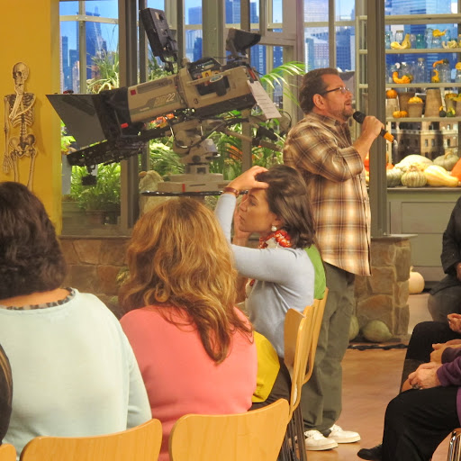 The wonderful Joey Kola works the crowd during commercial breaks.
