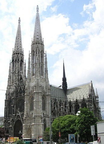 [the-massive-vienna-cathedral5.jpg]