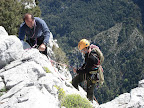 Descente en rappel pour ensuite remonter.