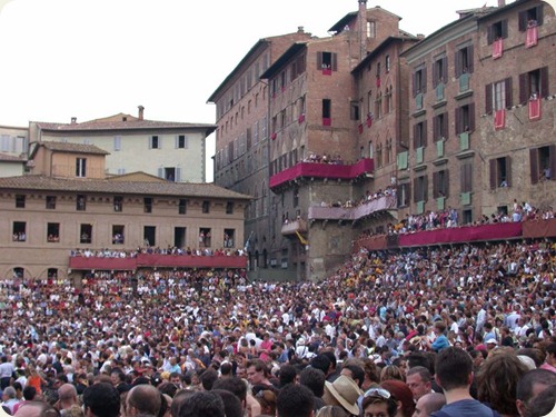 Palio_Siena_Piazza_del_Campo