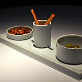Amuses bouches : amandes au paprika (addictives), bâtonnets miel / sobrasada (excellent), olives marinées (très bien)