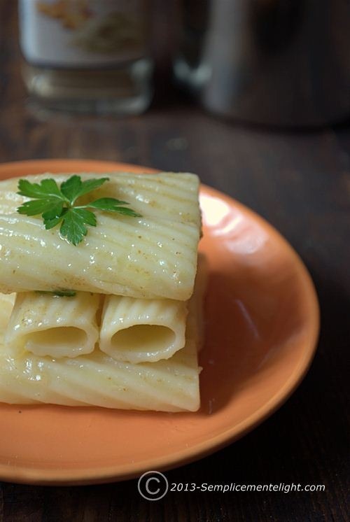 Tortiglioni piccanti con pecorino e zenzero Tortiglioni piccanti con pecorino e zenzero