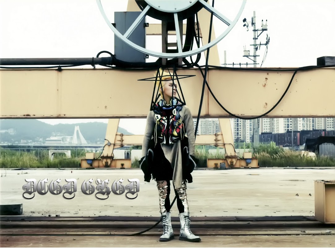 G-Dragon - One Of A Kind - 2012 - Gold Ver. - 04.jpg