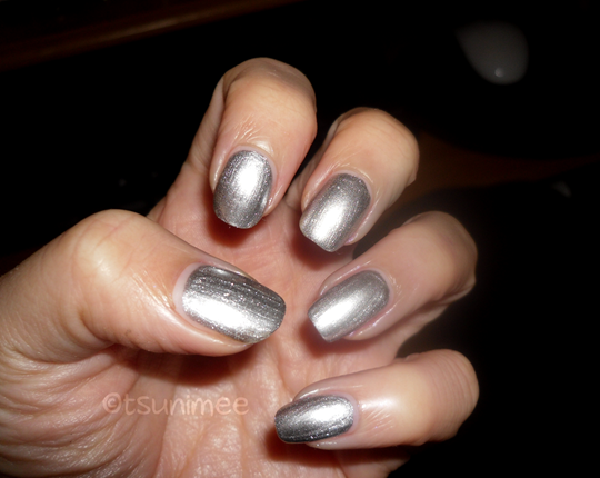 007rimmel-yourmajesty-nail-polish