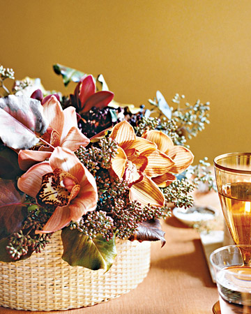 I love this fall basket centerpiece for a Thanksgiving dinner table. I love this fall basket centerpiece for a Thanksgiving dinner table.