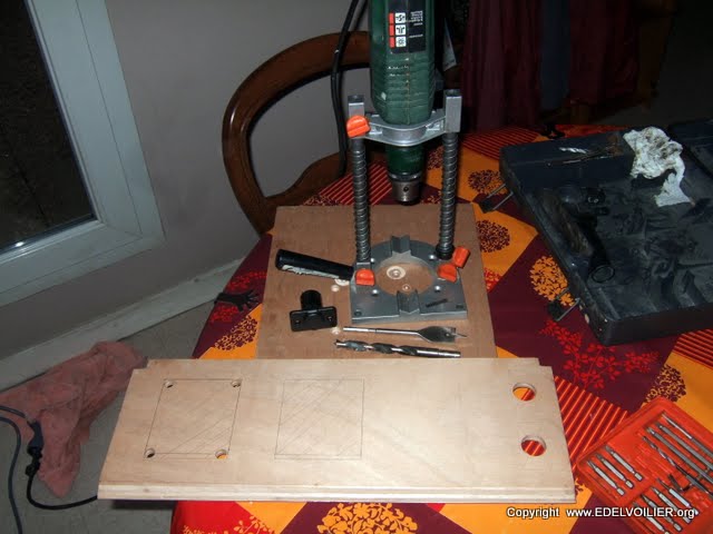 les trous du 12V sont fait et les trous pour percer l'emplacement du tableau electrique sont fait aussi