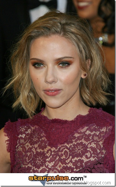 Scarlett Johansson Sexy in Pink Dress 5