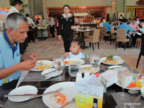 พู่กันฉลองวันเกิดยาย ตา