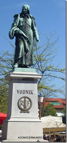 1-Liubliana-Plaza Vodnik.Estatua de Vodnik-SDC14676