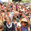 Cada una de las asistentes al evento de la parroquia Pascuales recibió una rosa en señal de afecto y congratulación por su día