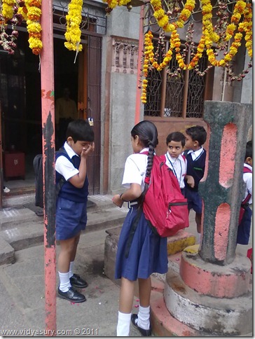 VidyaSuryKidsPraying