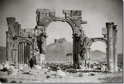 Palmyra, triumphal arch, central portion, mat01428