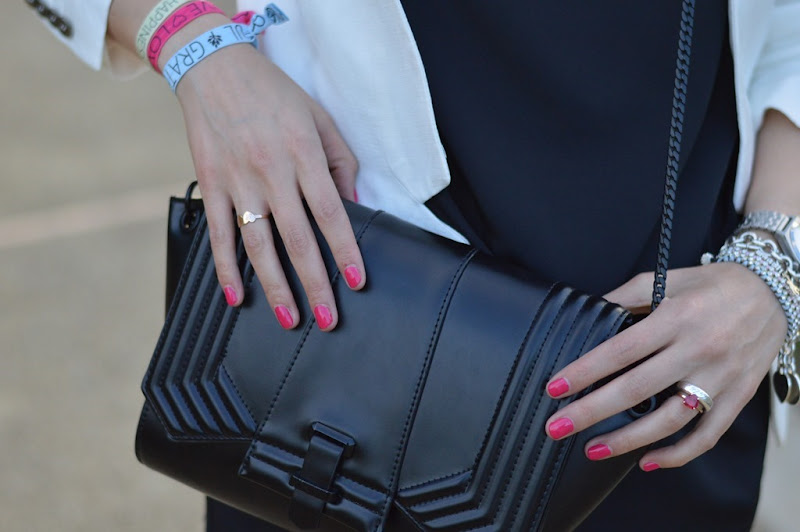 Black dress, white blazer, vestitino nero, borsa zara, outfit vestito nero, fashion blogger vestito, rupert sanderson, carrera, carrera sunglasses, occhiali da sole carrera, zara bag, borsa di zara, dior le vernis, dior nailpolish