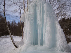 Místní 	část Batelova Lovětín je 	známý  svým Lovětínským Krápníkem, což je každoročně znovu vznikající ledový 	stalagmit, který vytváří voda stříkající z trysky z místního 	samospádného vodního zdroje. Objekt 	dosahuje 	každoročně podle panujících podmínek jiných rozměrů a 	tvaru. Navštívit 	Lovětín tedy stojí za to i v zimních měsících.