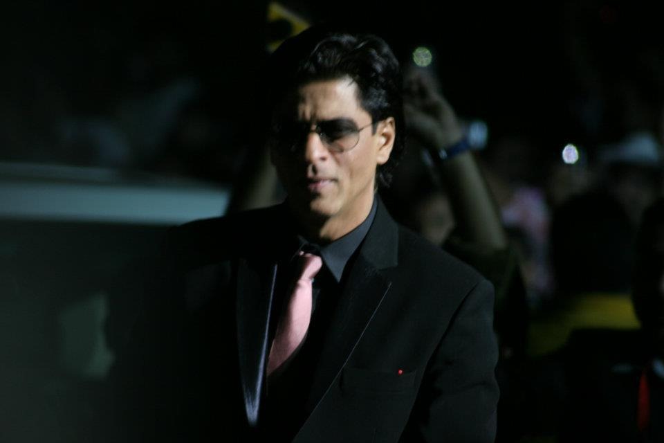 [sharulk%2520khan-ujala%2520asianet%2520award-2012%255B5%255D.jpg]